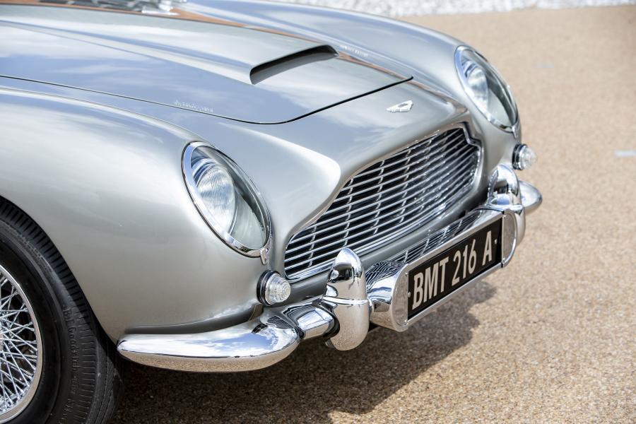 Детали экстерьера Aston Martin DB5 Bond Car 1965 года  (фото 15 из 36)